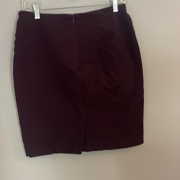 Banana Republic skirt in aubergine - Picture 2 of 3